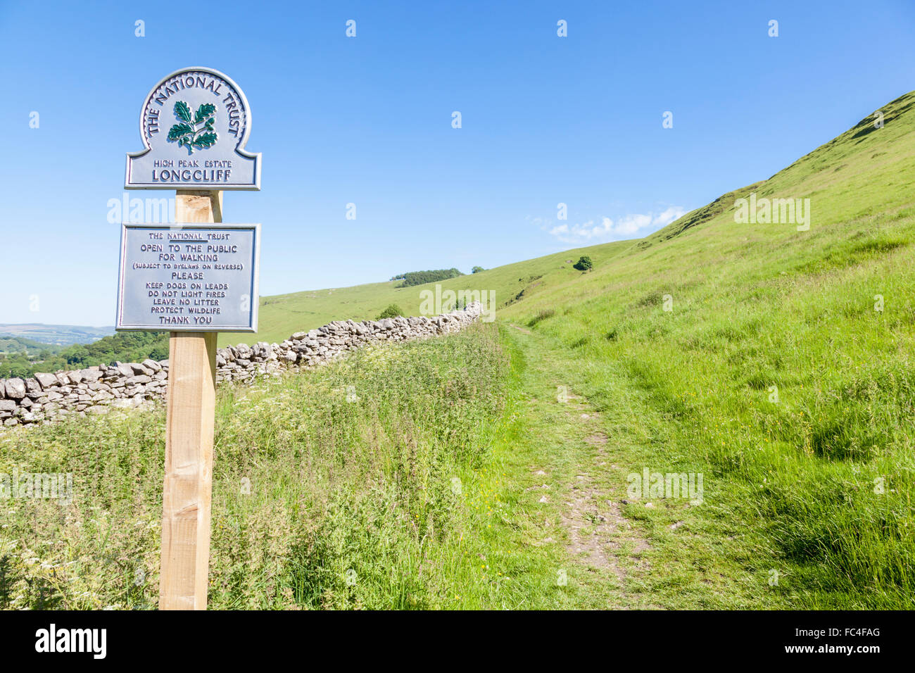 Public footpath and sign for walkers at Long Cliff near Castleton, part of the National Trust High Peak Estate, Derbyshire, Peak District, England, UK Stock Photo
