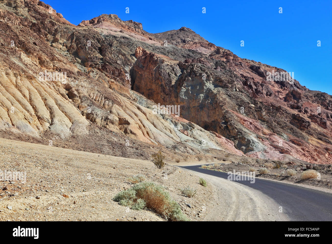 Infinity horizon road death valley hi-res stock photography and images ...