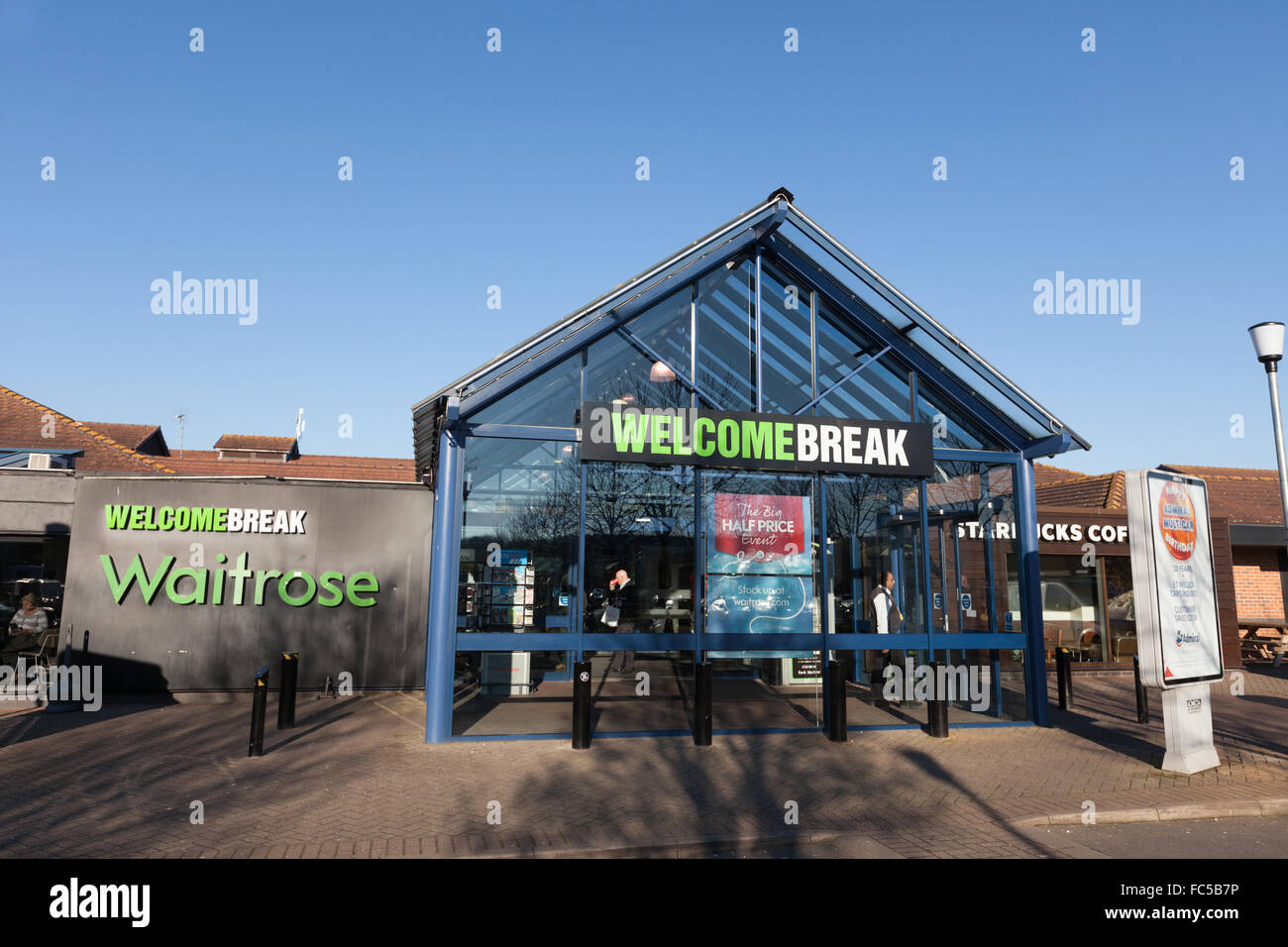 Warwick Welcome Break services on the M40 Stock Photo