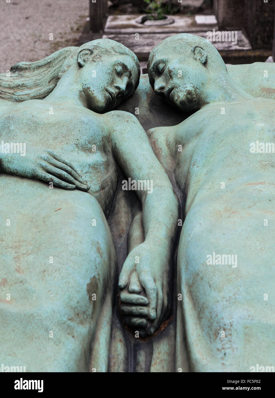 Eternal love statue hi-res stock photography and images - Alamy