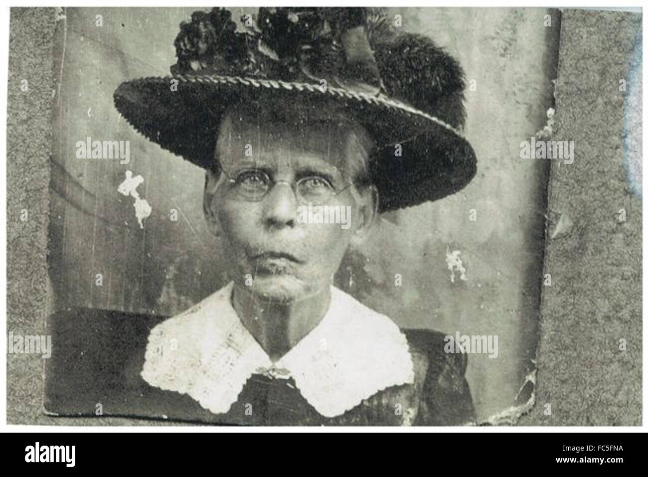 Early 1900s woman black hat hi-res stock photography and images - Alamy