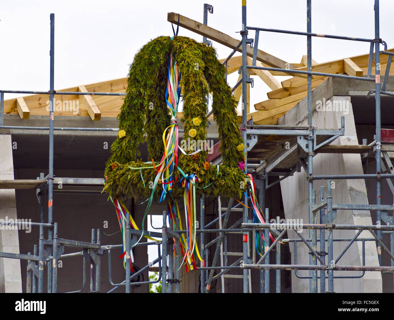 toppingout wreath of a roofing ceremony Stock Photo Alamy