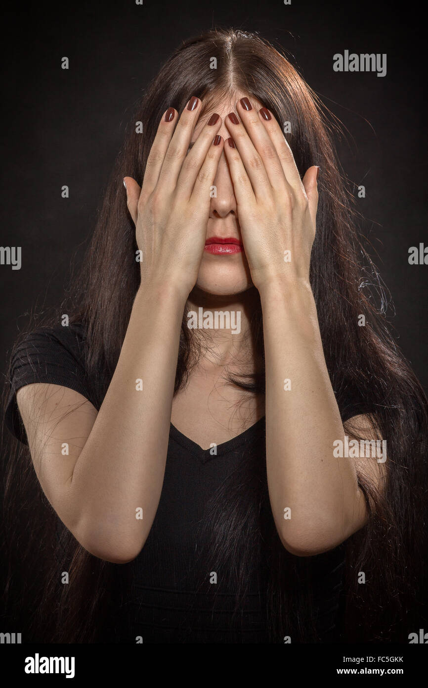 Hair Cover One Eye Stock Photos & Hair Cover One Eye Stock Images - Alamy