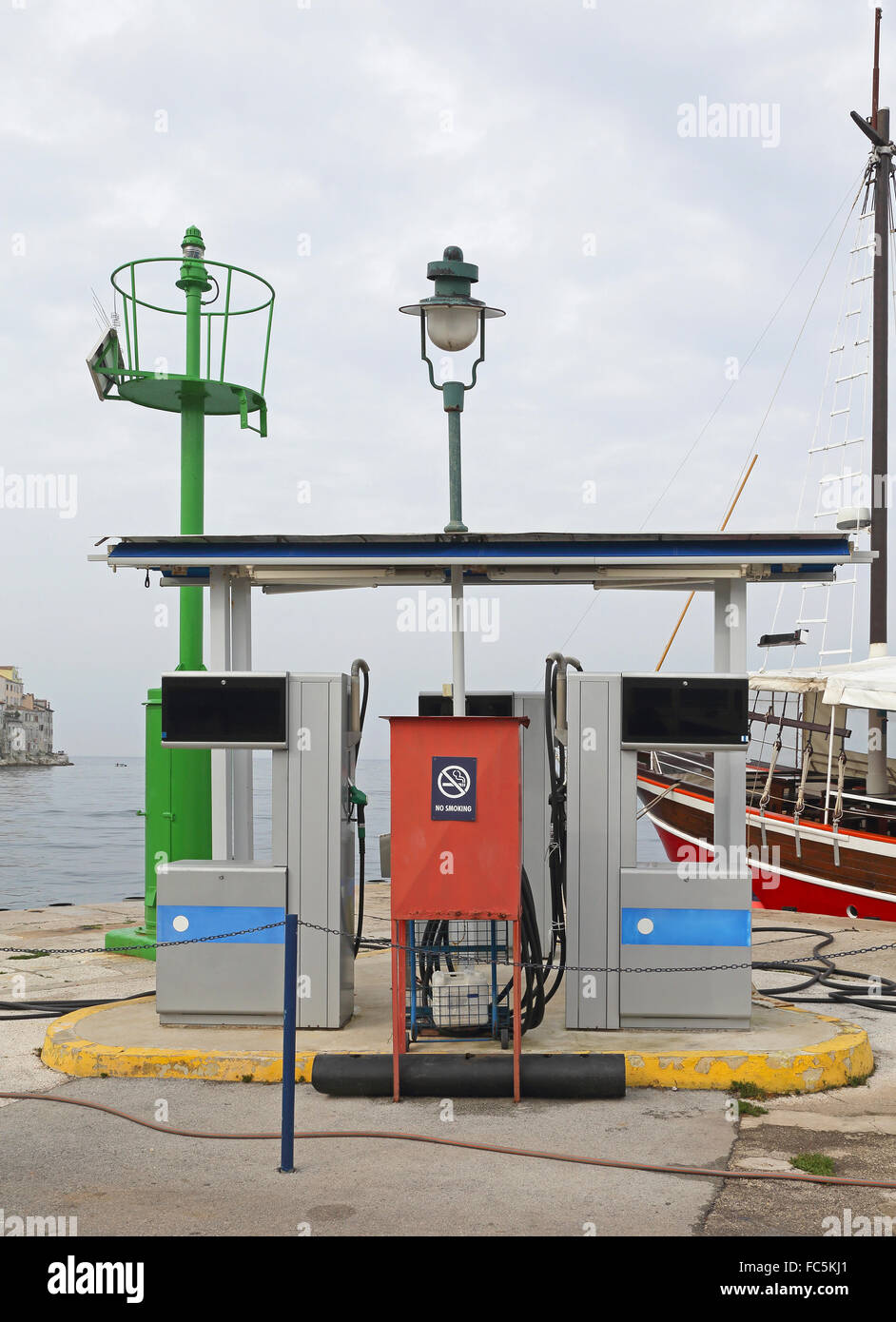 Marina fuel station hires stock photography and images Alamy