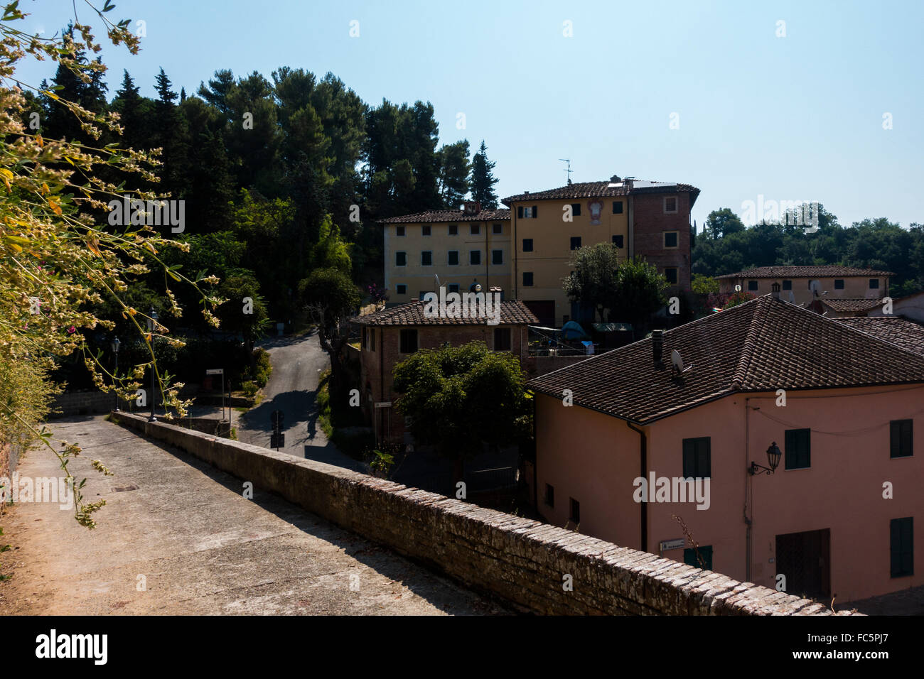 Small village in tuscany hi res stock photography and images Alamy