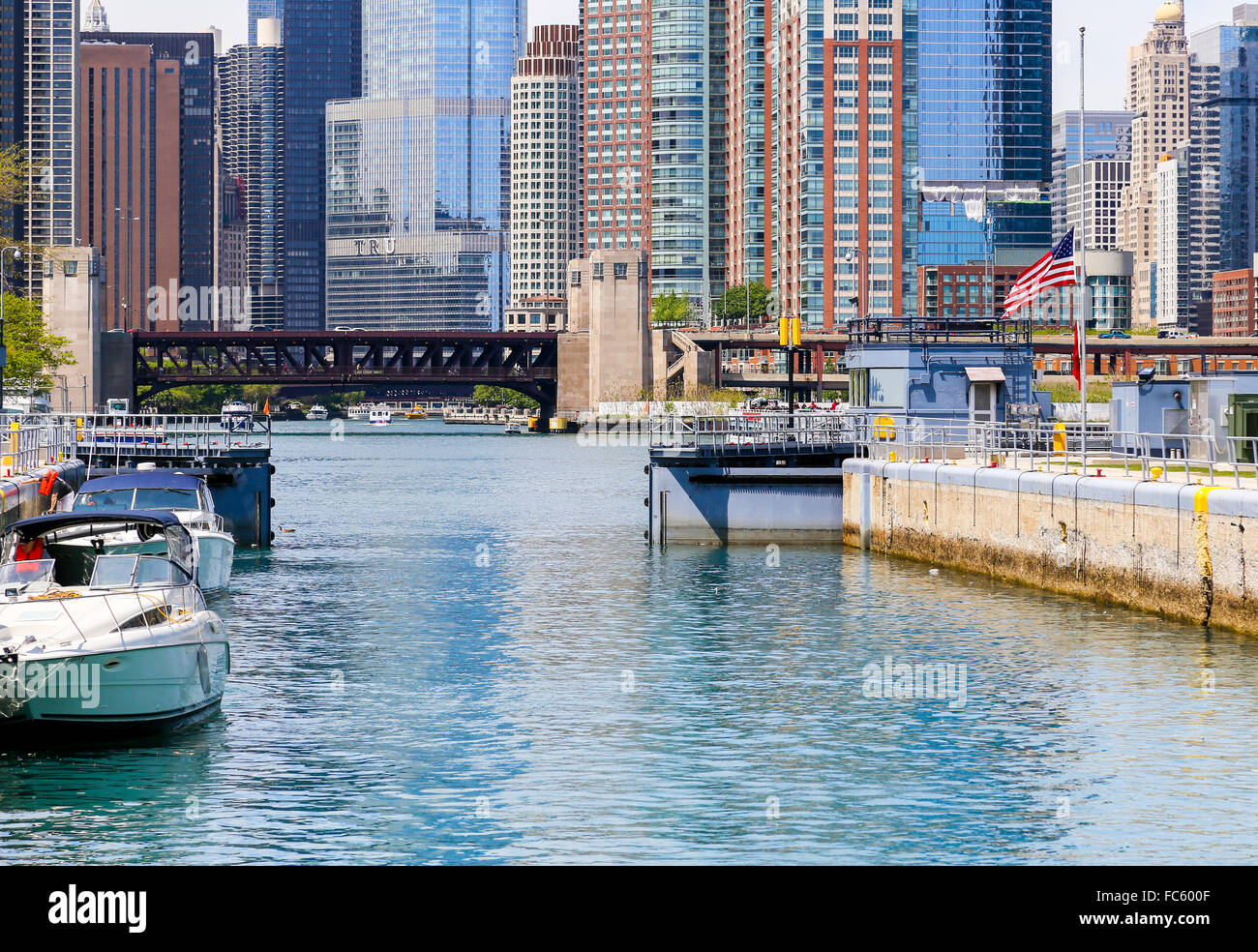 Chicago lock with boats Stock Photo Alamy