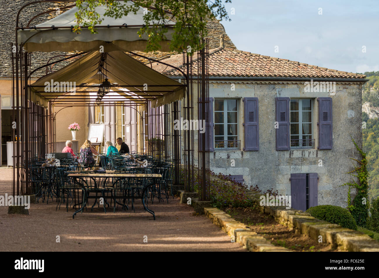 Outdoor cafe at the chateau de Marqueyssac, Dordogne, France Stock Photo