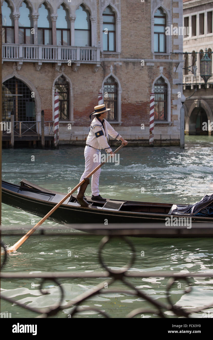 Gondolier on venice canal hi-res stock photography and images - Alamy
