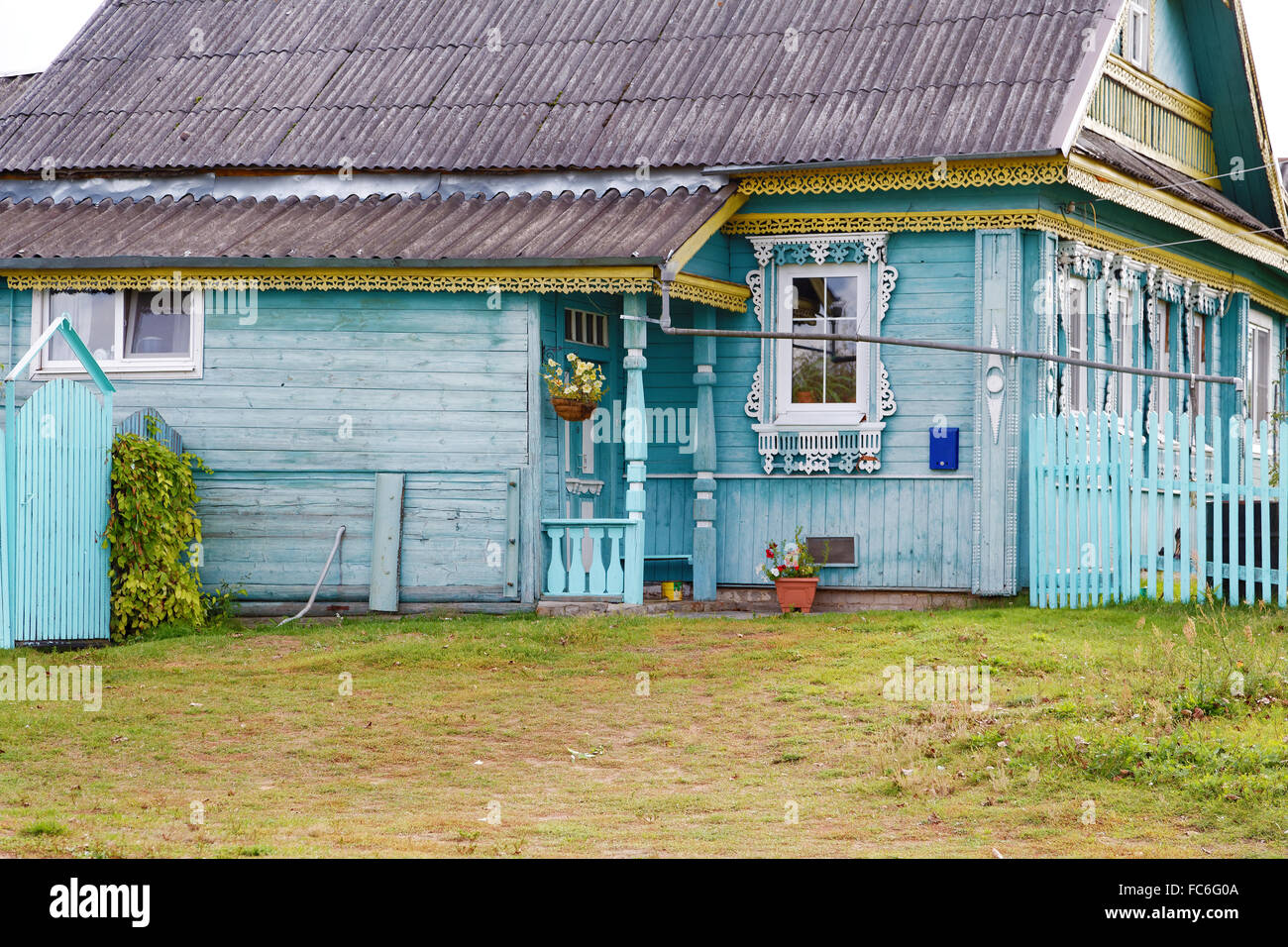 Blue and green house image hi-res stock photography and images - Alamy