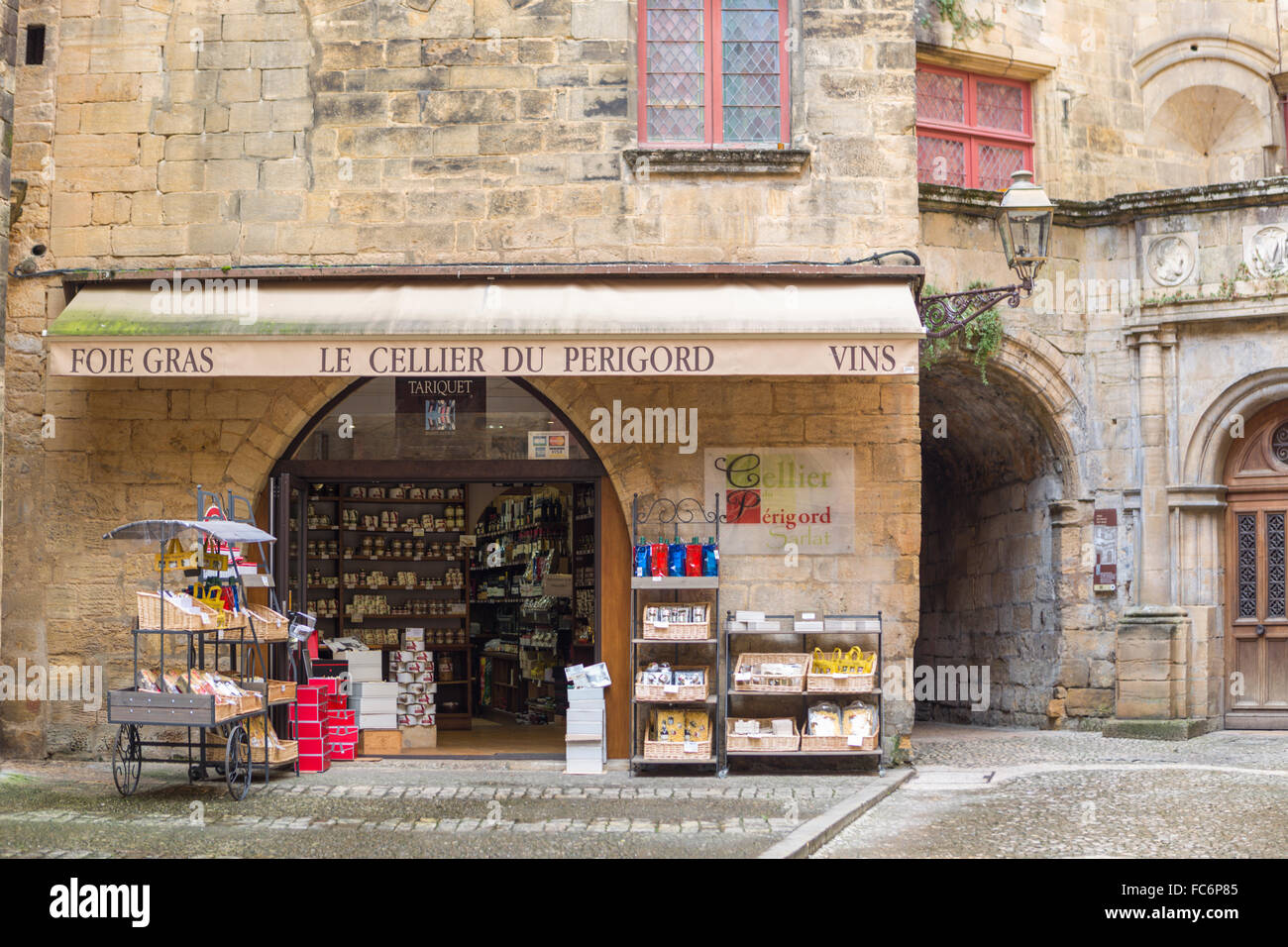 Street and shop, Sarlat-la-Caneda, Dordogne, France Stock Photo
