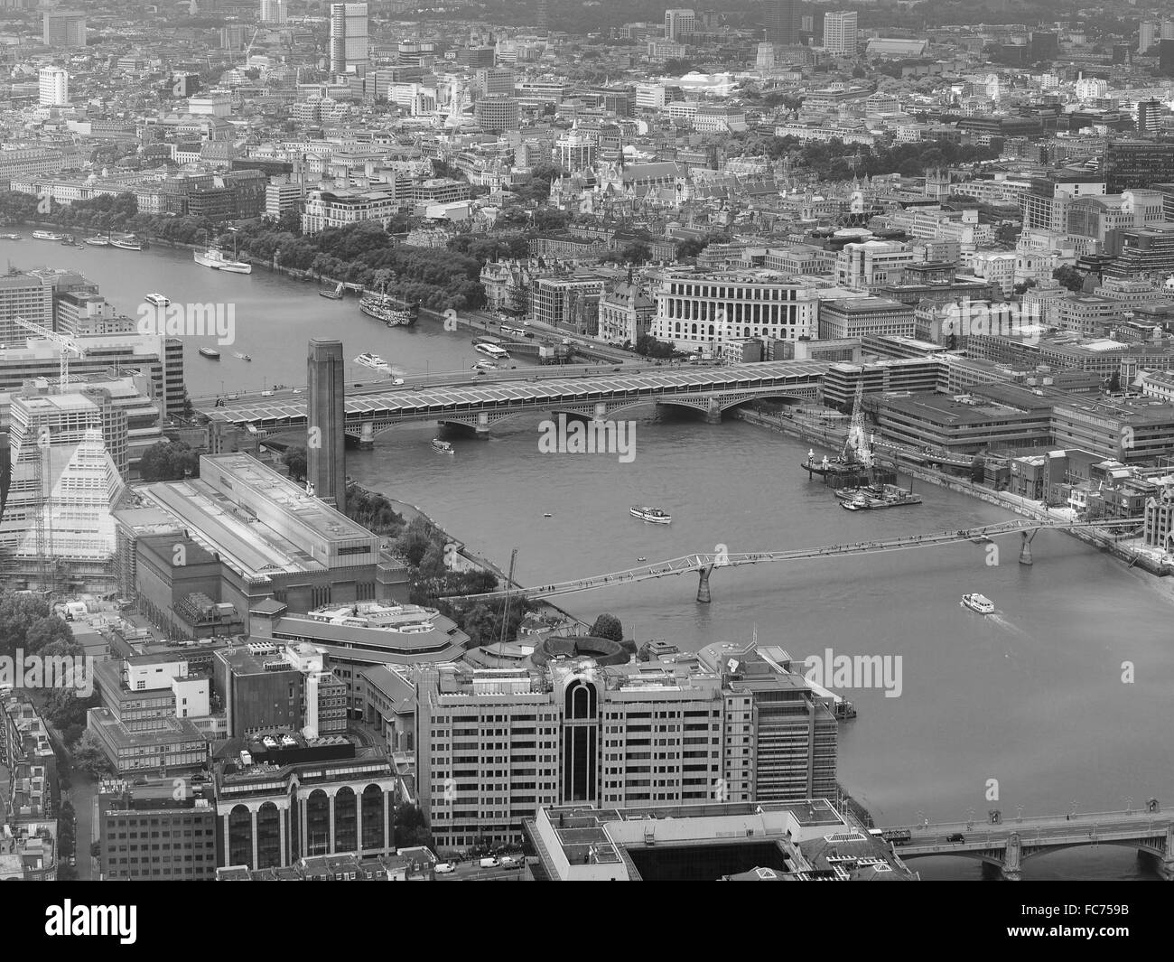 Thames aerial Black and White Stock Photos & Images - Alamy
