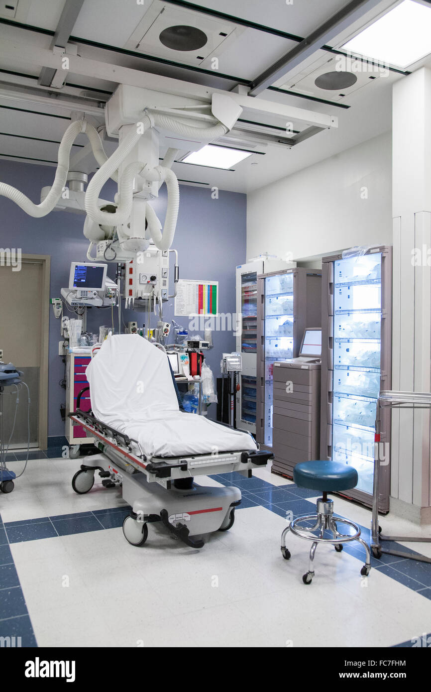 Empty bed in emergency room Stock Photo Alamy