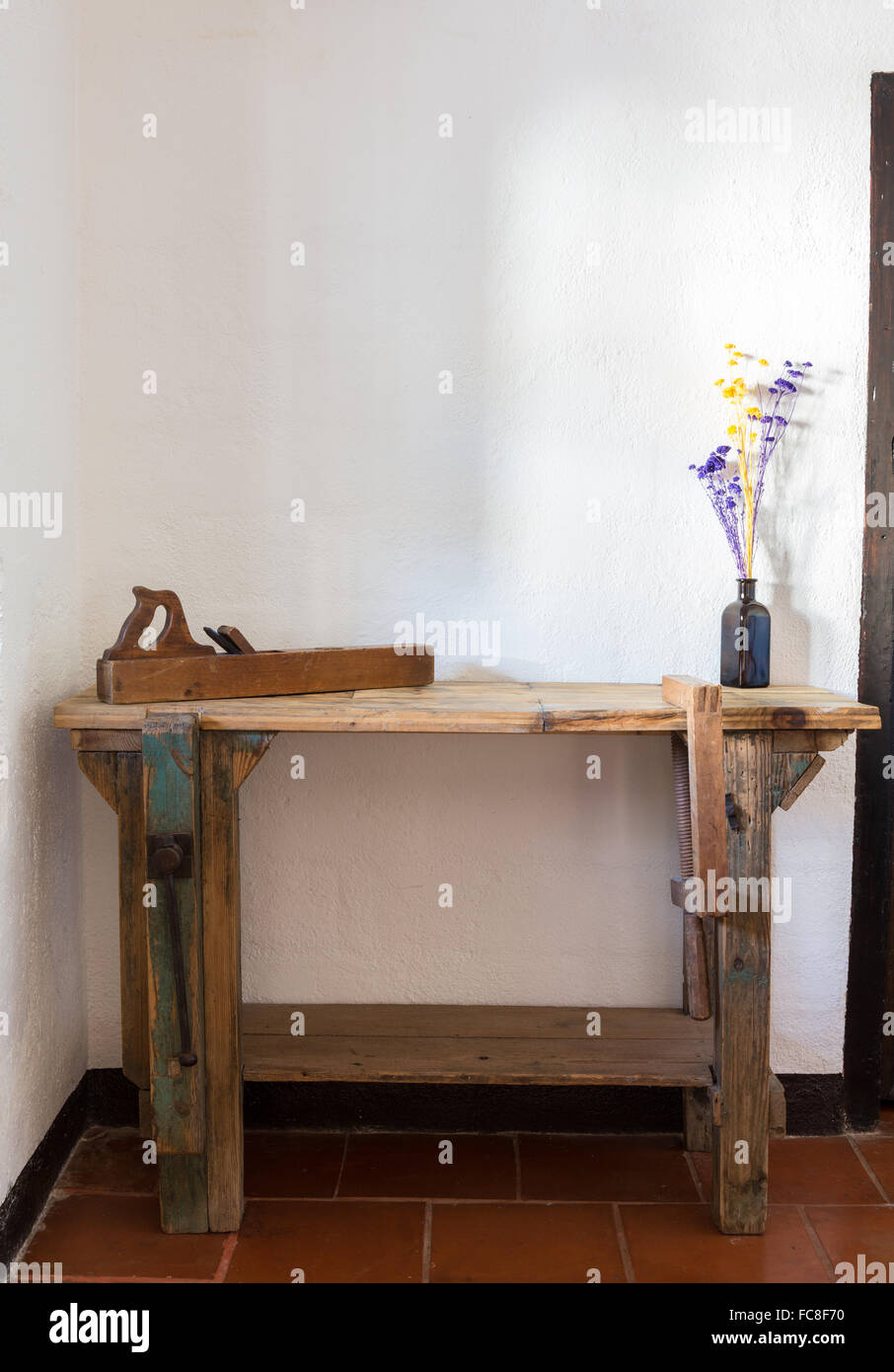 Traditional Woodworkers Bench Stock Photo 93615284 Alamy