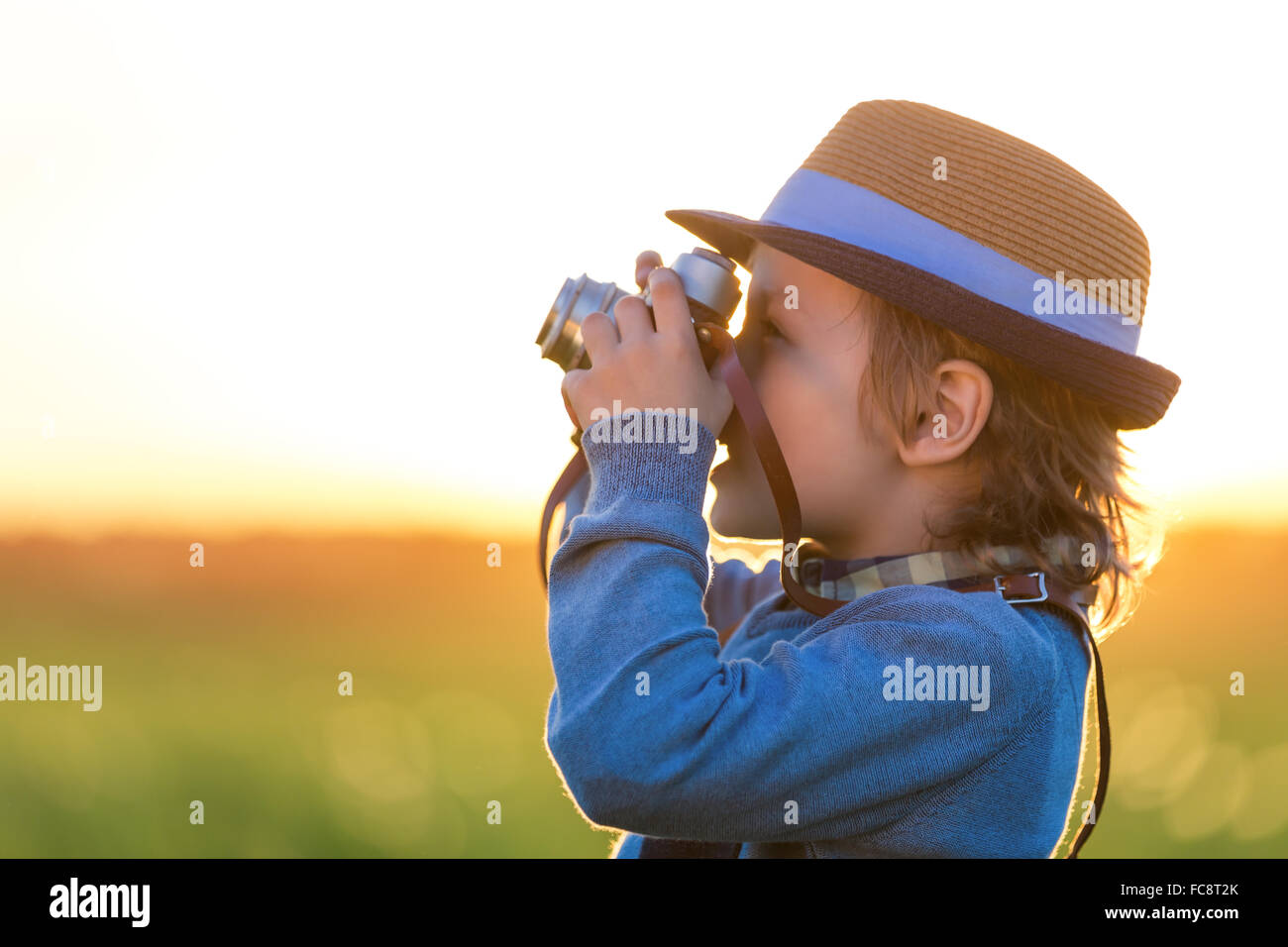 Child photographing nature hi-res stock photography and images - Alamy