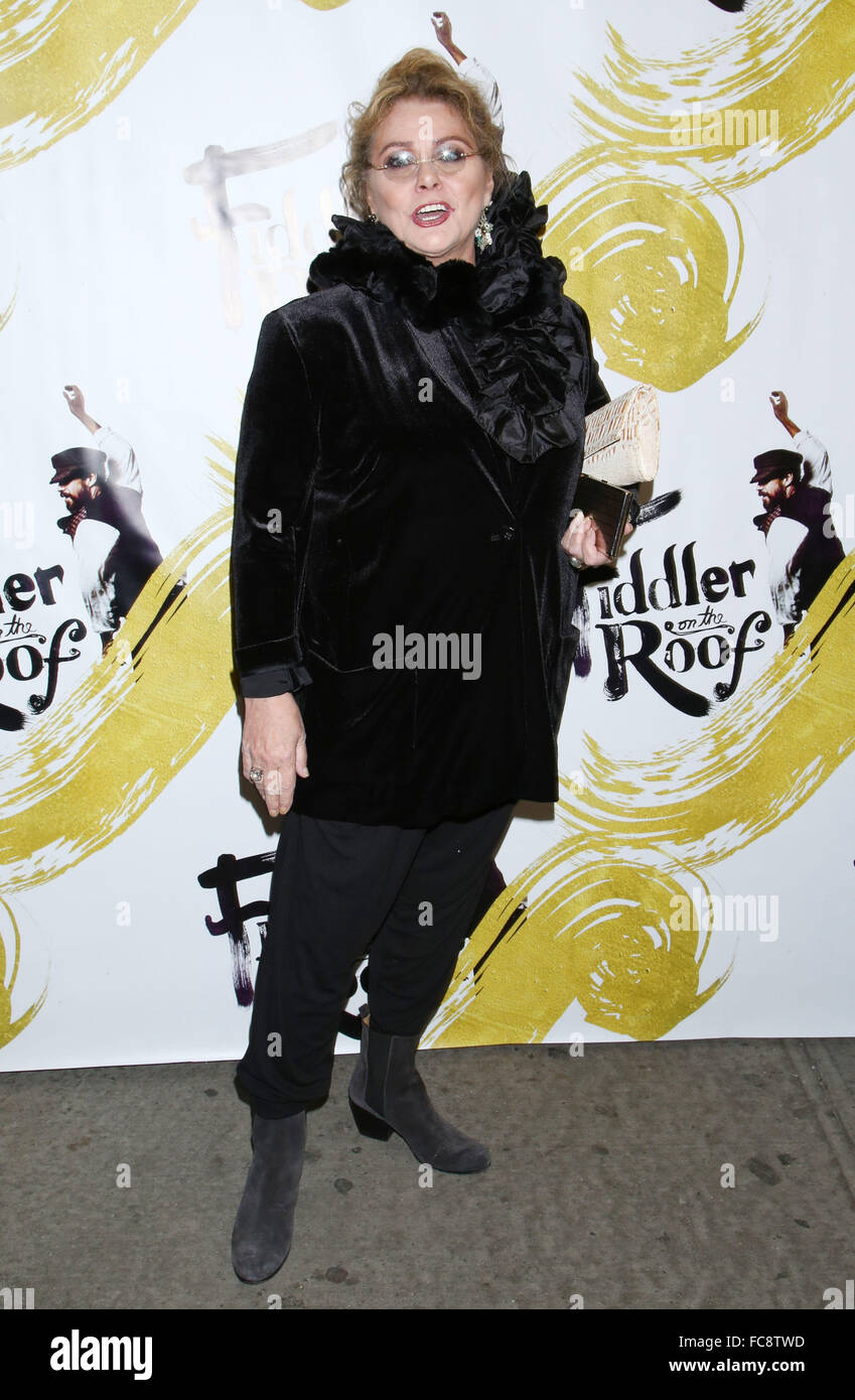 Elizabeth ashley broadway hi-res stock photography and images - Alamy