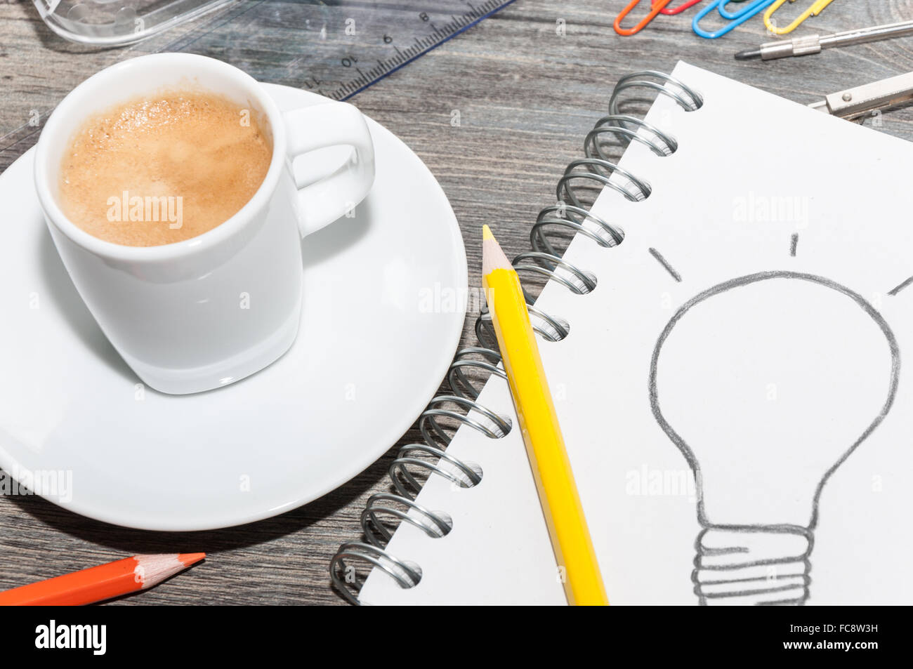 Drawing a bulb on a notepad Stock Photo - Alamy