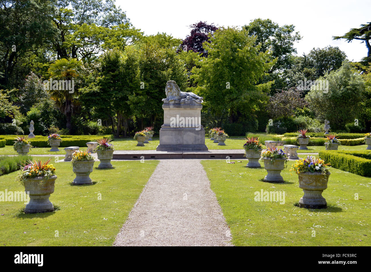 The Lendy Memorial, Walled Garden, Sunbury, Surrey Stock Photo ... The Lendy Memorial, Walled Garden, Sunbury, Surrey Stock Photo ...