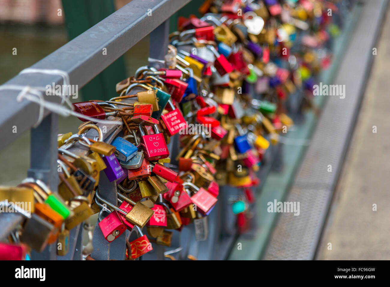 Padlocks, Holbeinsteg Bridge, Frankfurt am Main, Hesse, Germany, Europe