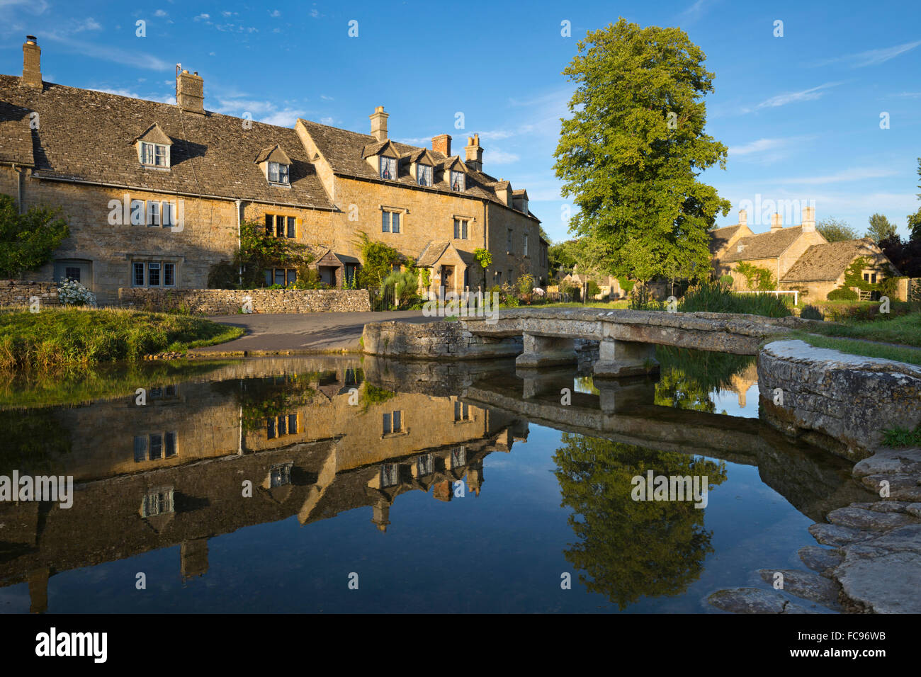Stone bridge and cotswold cottages on River Eye, Lower Slaughter, Cotswolds, Gloucestershire, England, United Kingdom, Europe Stock Photo