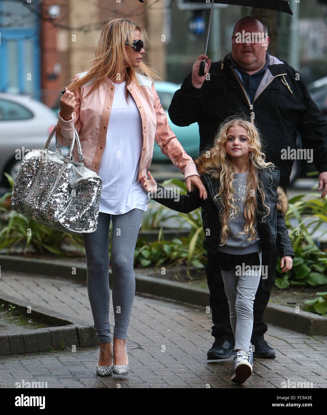 katie-price-arrives-at-the-new-victoria-theatre-in-woking-with-her