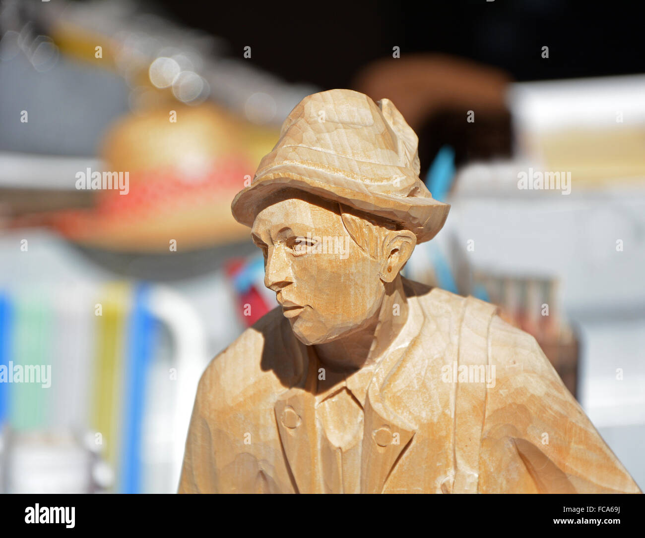 Carving wood hi-res stock photography and images - Alamy