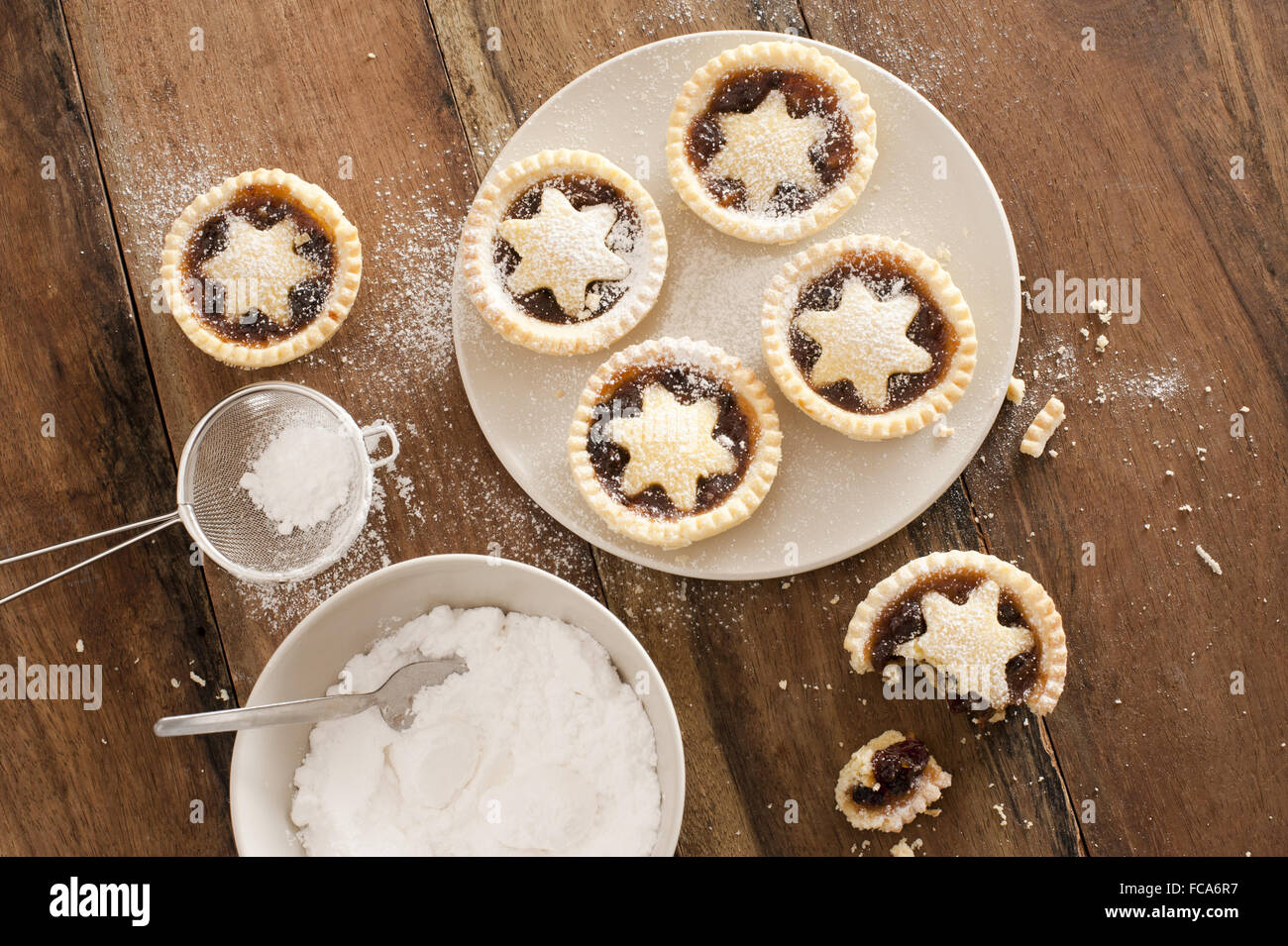 Baking Christmas mince pies Stock Photo - Alamy