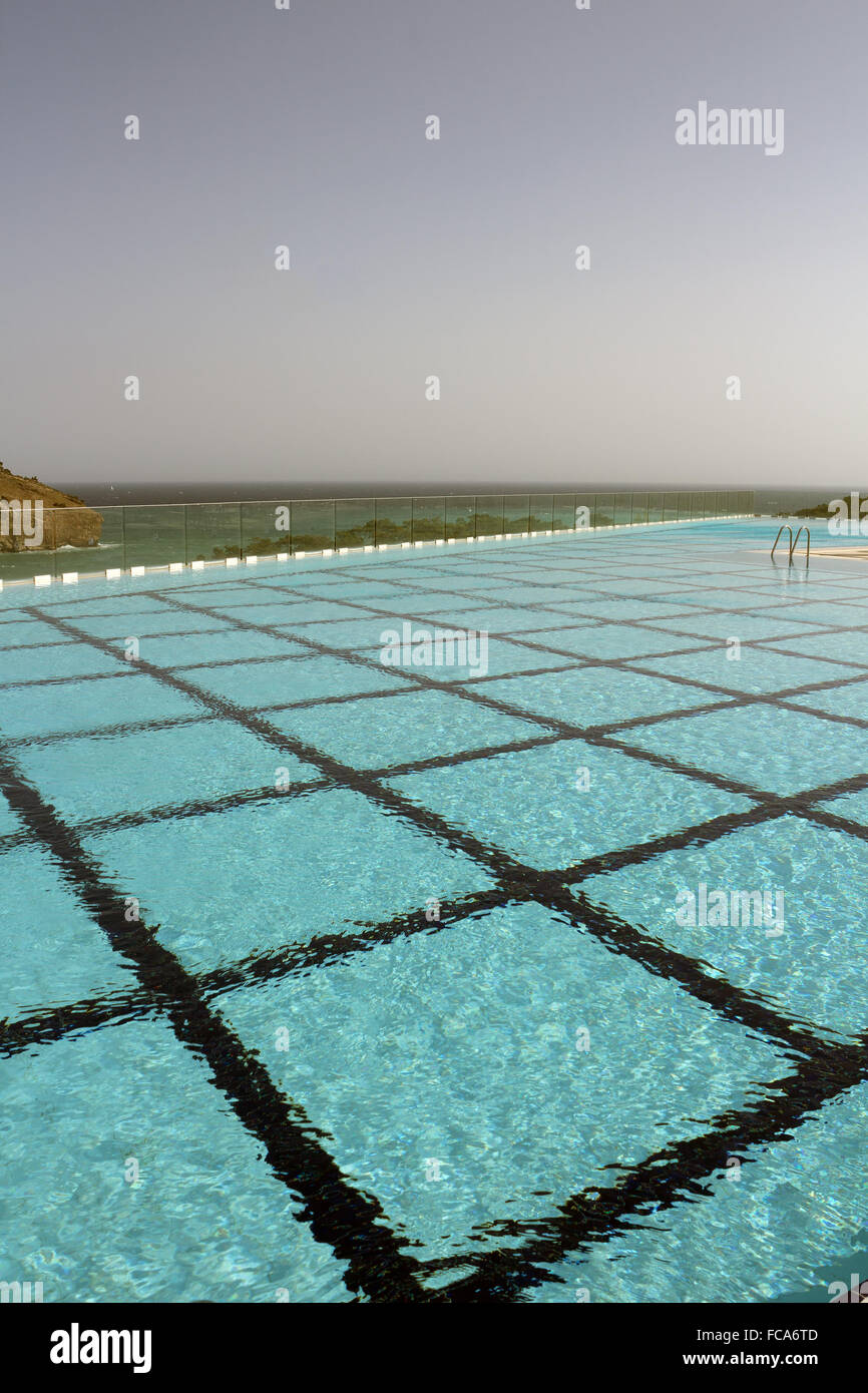 Abandoned swimming pool hi-res stock photography and images - Alamy