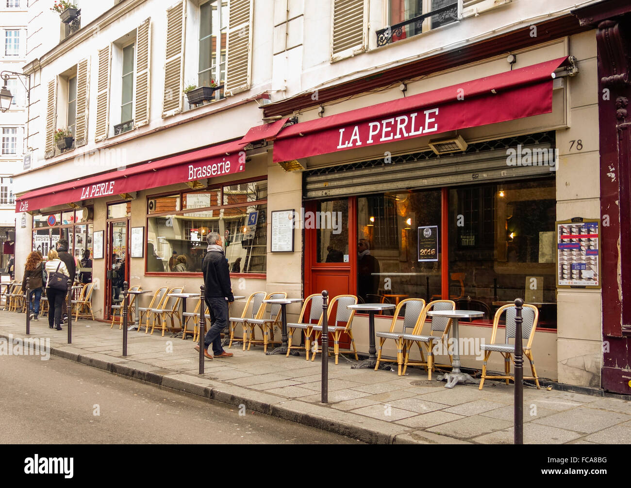 La Perle Cafe, brasserie, restaurant, Le Marais, Paris, France Stock Photo