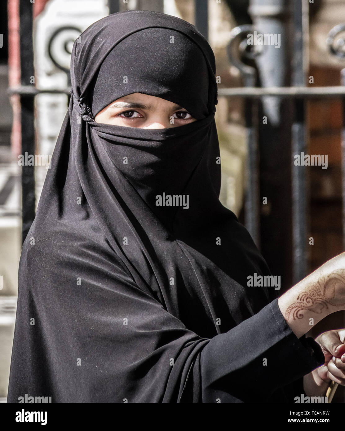 Burkha girl hi-res stock photography and images - Alamy