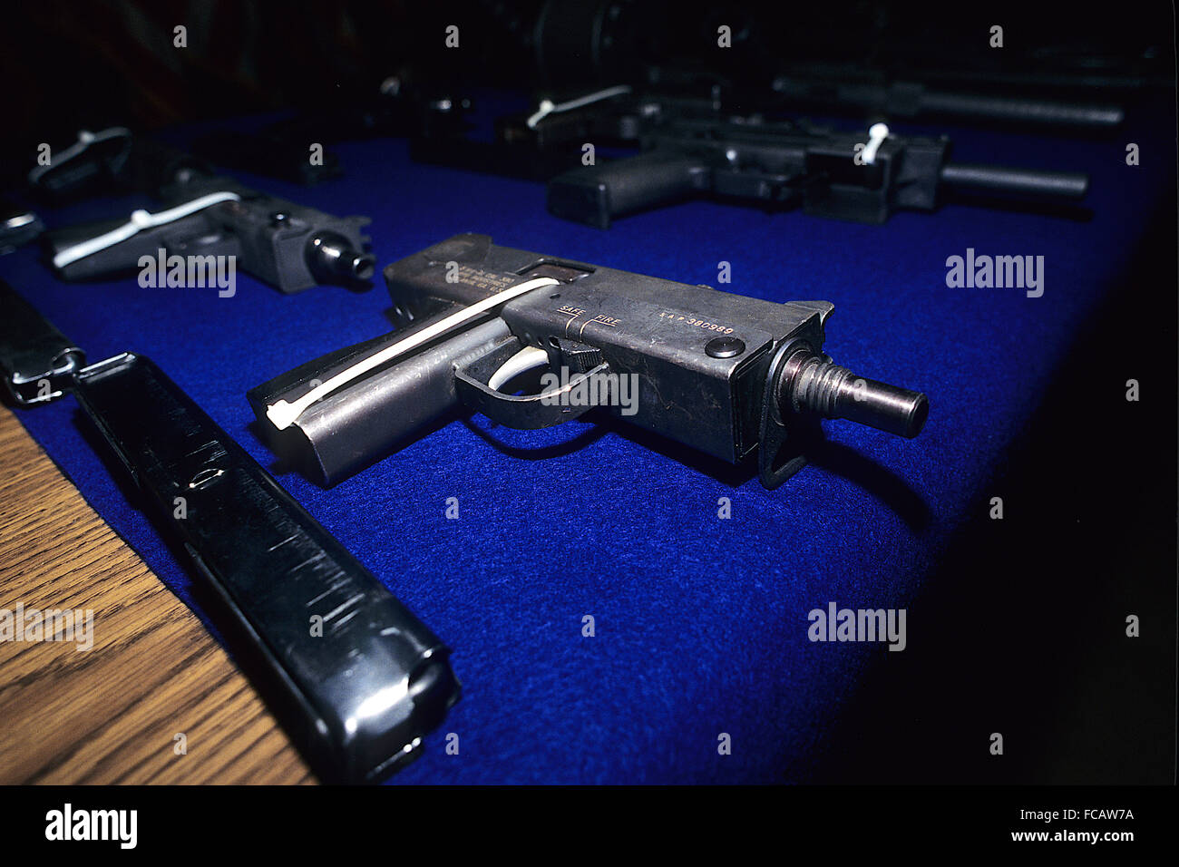 Assault weapons hires stock photography and images Alamy