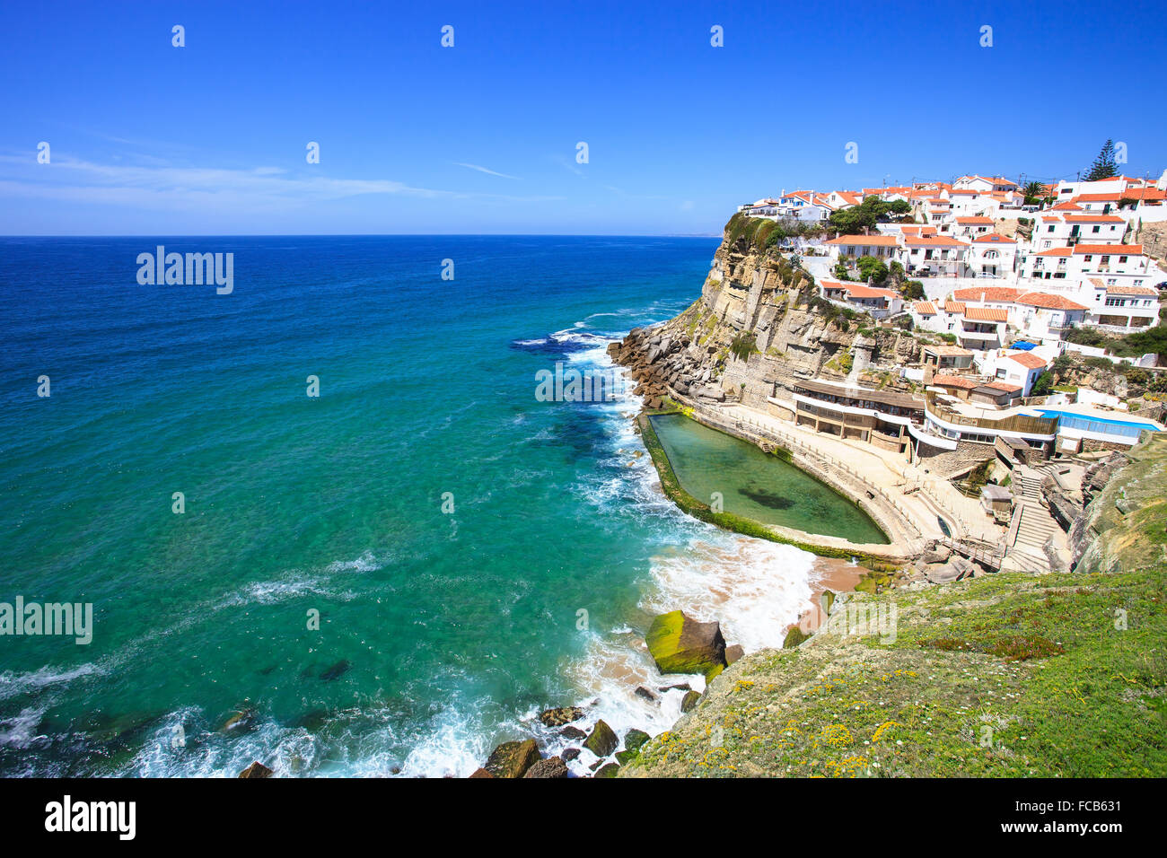 Azenhas do Mar white village landmark on the cliff and Atlantic ocean, Sintra, Lisbon,  Portugal, Europe. Stock Photo