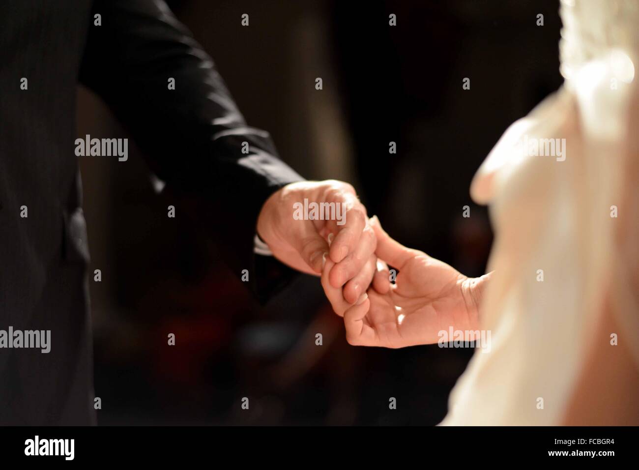 Man holding woman hand hi-res stock photography and images - Alamy
