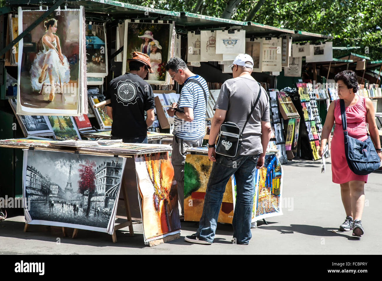 Shoppers and souvenir vendors, Paris, France Stock Photo