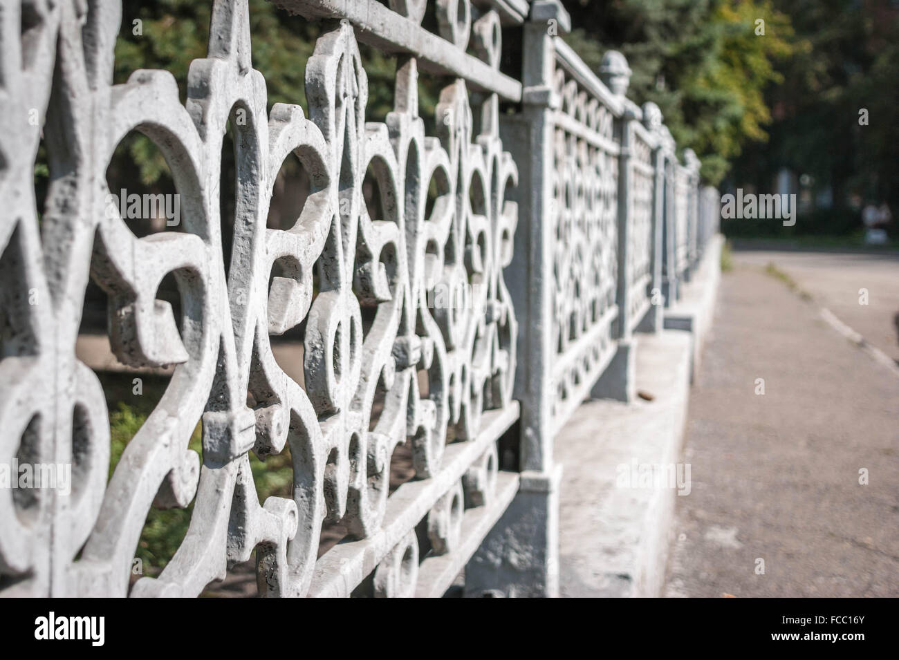 White concrete fence hi-res stock photography and images - Alamy