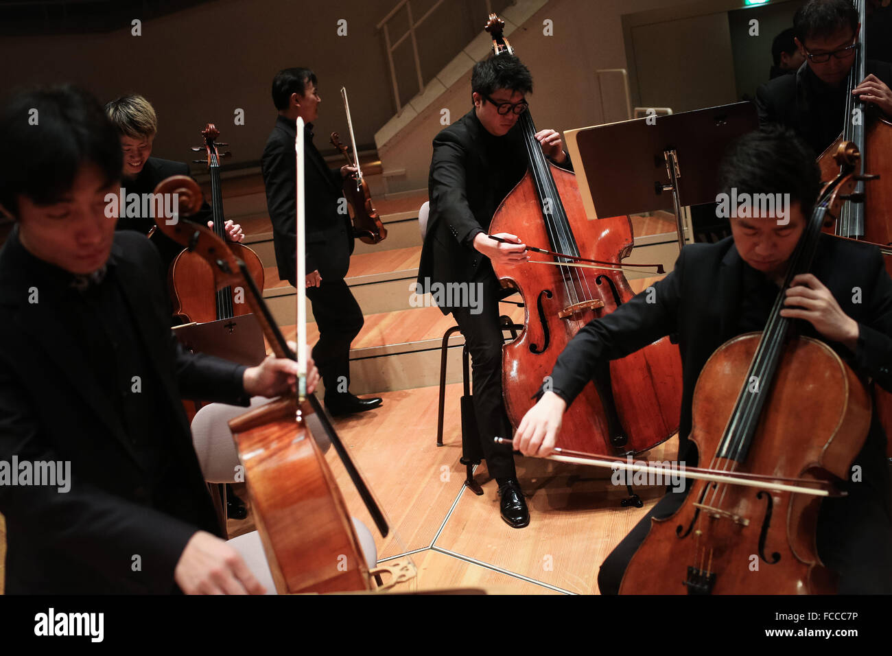 Berlin, Germany. 21st Jan, 2016. Members of the European-Chinese Festival Orchestra perform during a rehearsal prior to a concert at Berlin Philharmonie in Berlin, Germany, on Jan. 21, 2016. The European-Chinese Festival Orchestra, consisting of outstanding overseas Chinese musicians, made its debut at Berlin Philharmonie here on Thursday. The two-hour concert attracted nearly 1,000 Chinese and foreign audiences. © Zhang Fan/Xinhua/Alamy Live News Stock Photo
