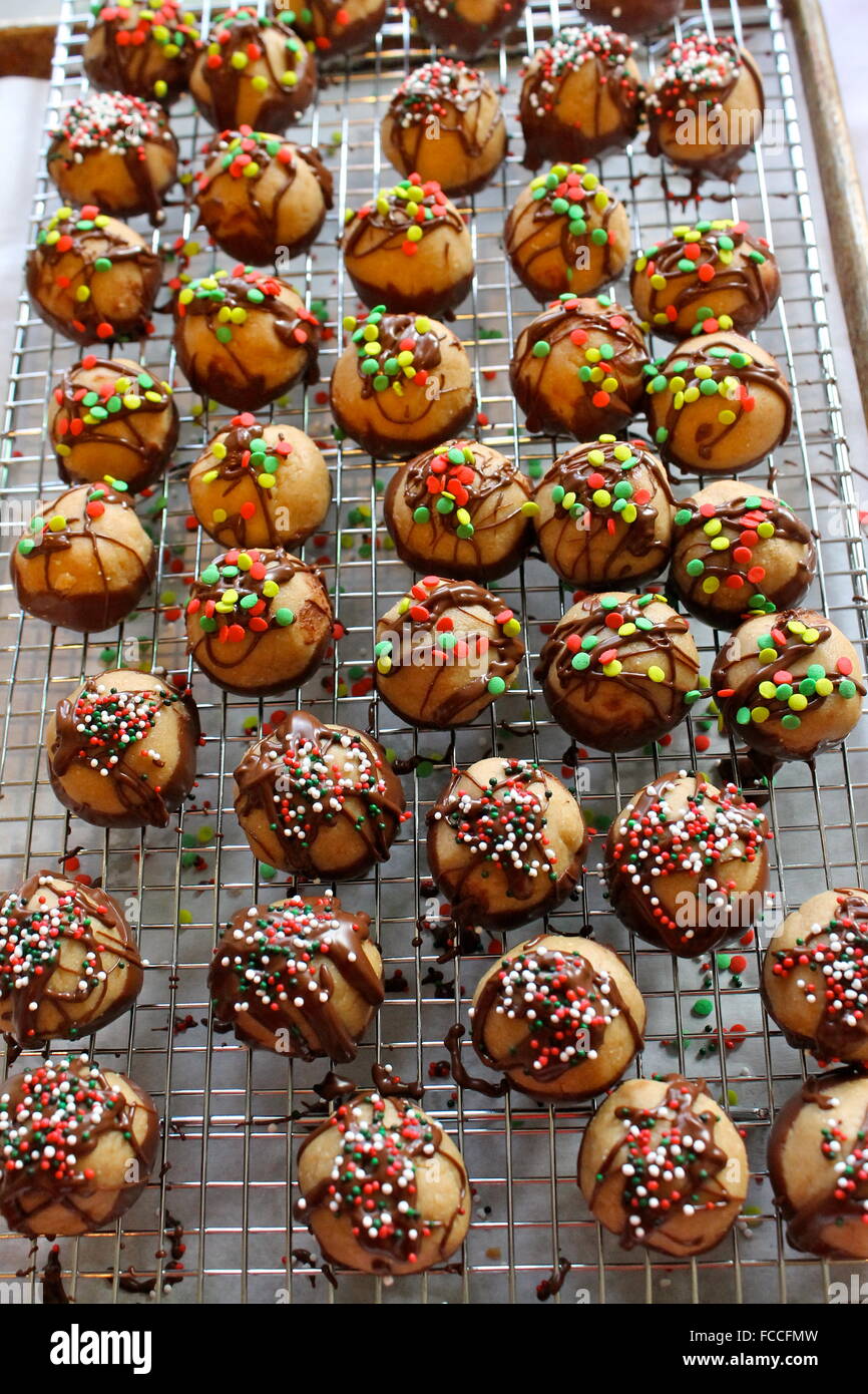 Cookies On Cooling Rack Stock Photo Alamy