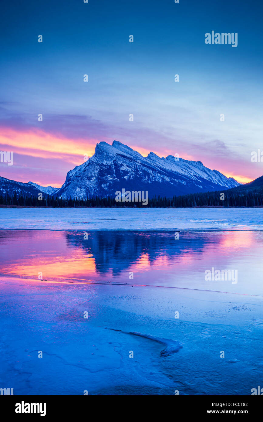 Spectacular dawn light, Mount Rundle, Banff National Park, Alberta, Canada Stock Photo