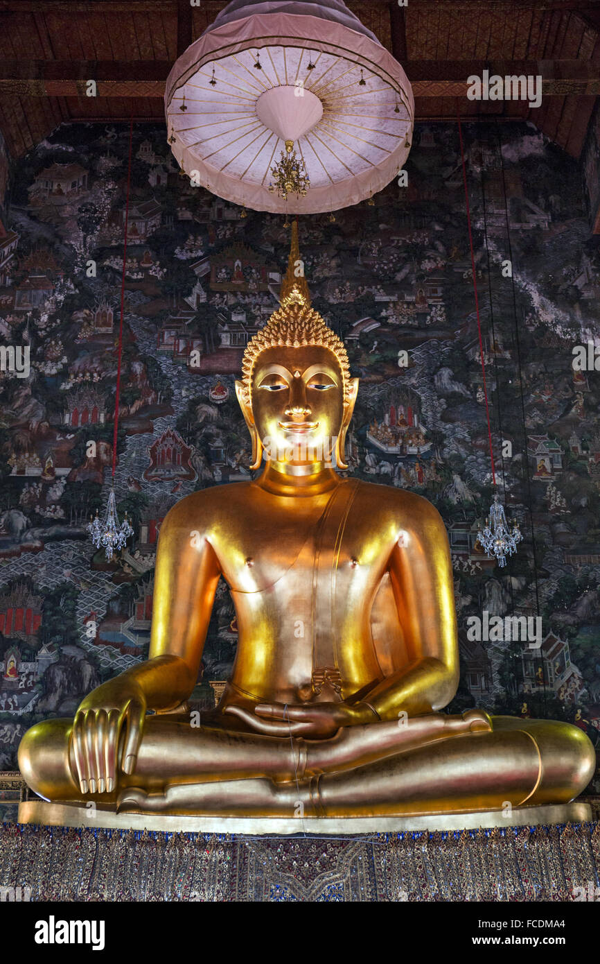 Phra Si Sakyamuni Buddha in Wihan Luang Hall, Wat Suthat Temple, Giant Swing, Phra Nakhon District, Bangkok, Thailand Stock Photo