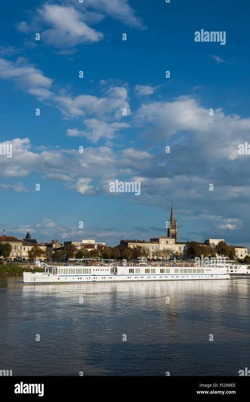 River cruise ship on the Dordogne river, Libourne, Département Gironde, France Stock Photo