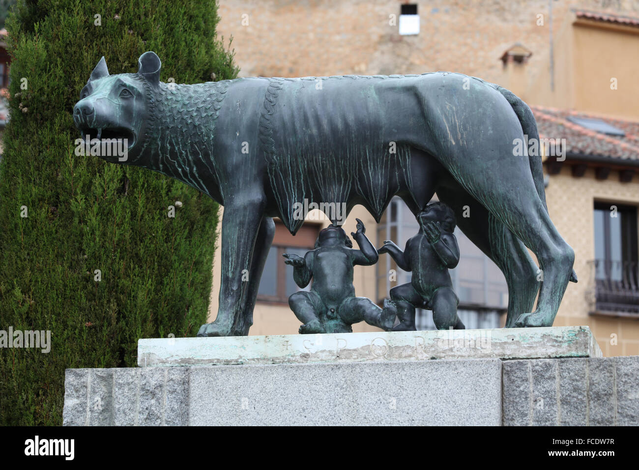 Animal statue hi-res stock photography and images - Alamy