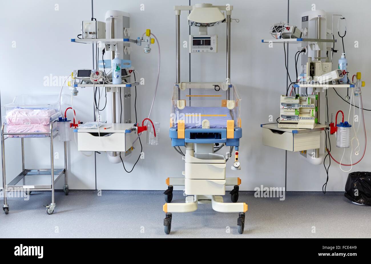 Incubator, Medical care, Neonate Intensive care Unit, ICU, Hospital