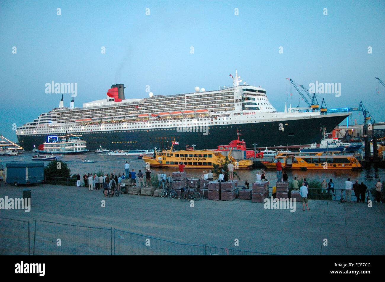 JULY 16, 2006 - HAMBURG: the oceanliner 'Queen Mary 2' leaves the harbour of Hamburg, Germany. Stock Photo