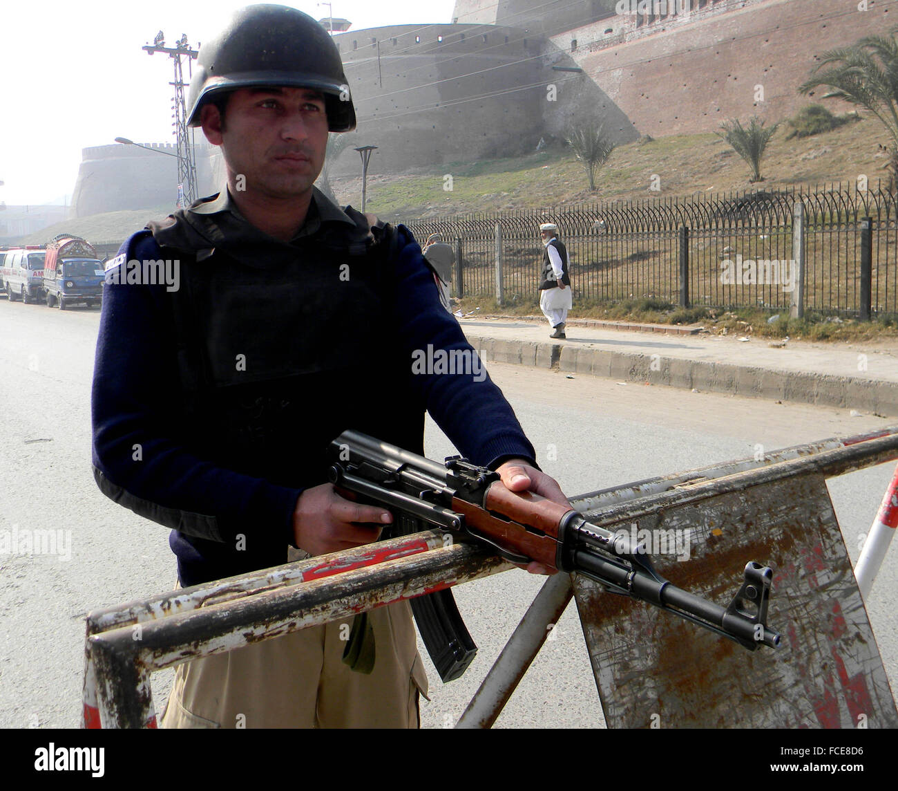 Peshawar, Pakistan's Peshawar. 22nd Jan, 2016. A policeman stands guard at a check point due to high security alert after the Bacha Khan University attack, in northwest Pakistan's Peshawar, on Jan. 22, 2016. Credit:  Ahmad Sidique/Xinhua/Alamy Live News Stock Photo