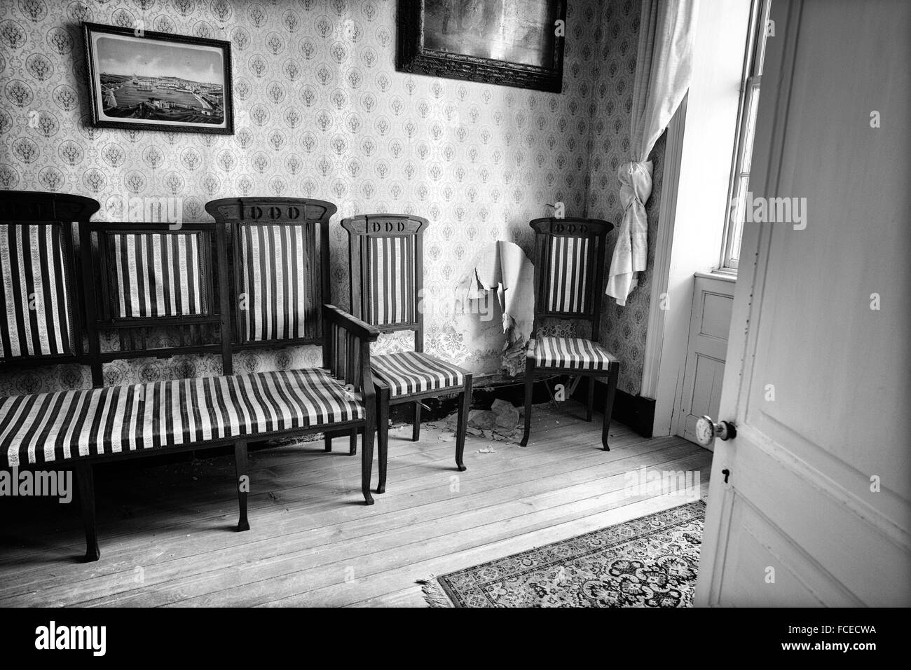 sitting room with a vintage floral wallpaper in the wall, two pictures
