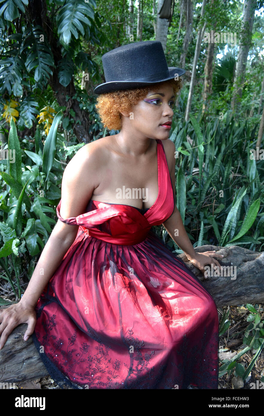 Woman top hat hi-res stock photography and images - Alamy