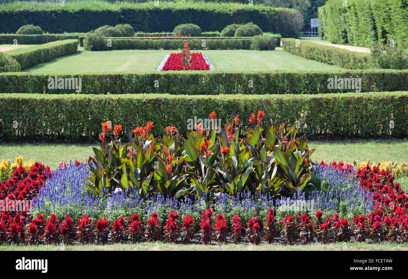 Formal garden flowers hi-res stock photography and images - Alamy