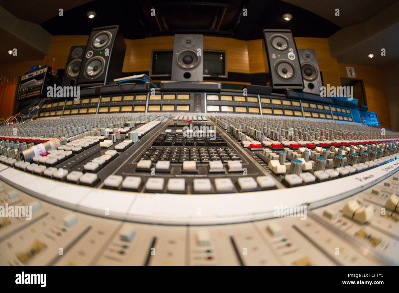 front  view of ssl e series sound mixing desk with focal professional twin 6be and pro ac studio 100 and 1mk 2 studio speakers Stock Photo