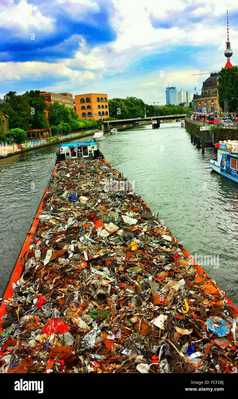 Garbage Barge High Resolution Stock Photography and Images Alamy