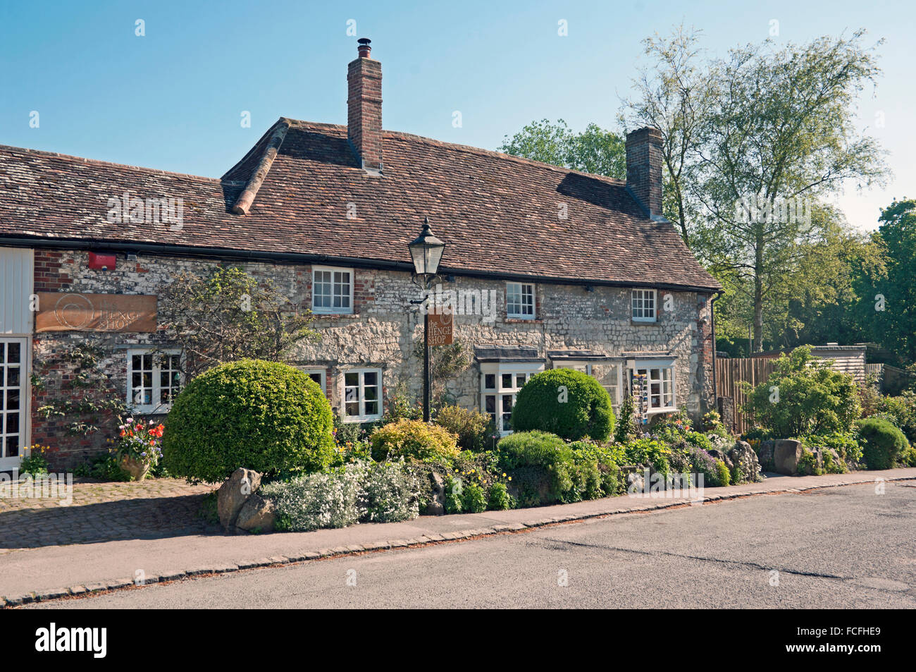 Avebury, Stone Cottage, Wiltshire, England Stock Photo Alamy