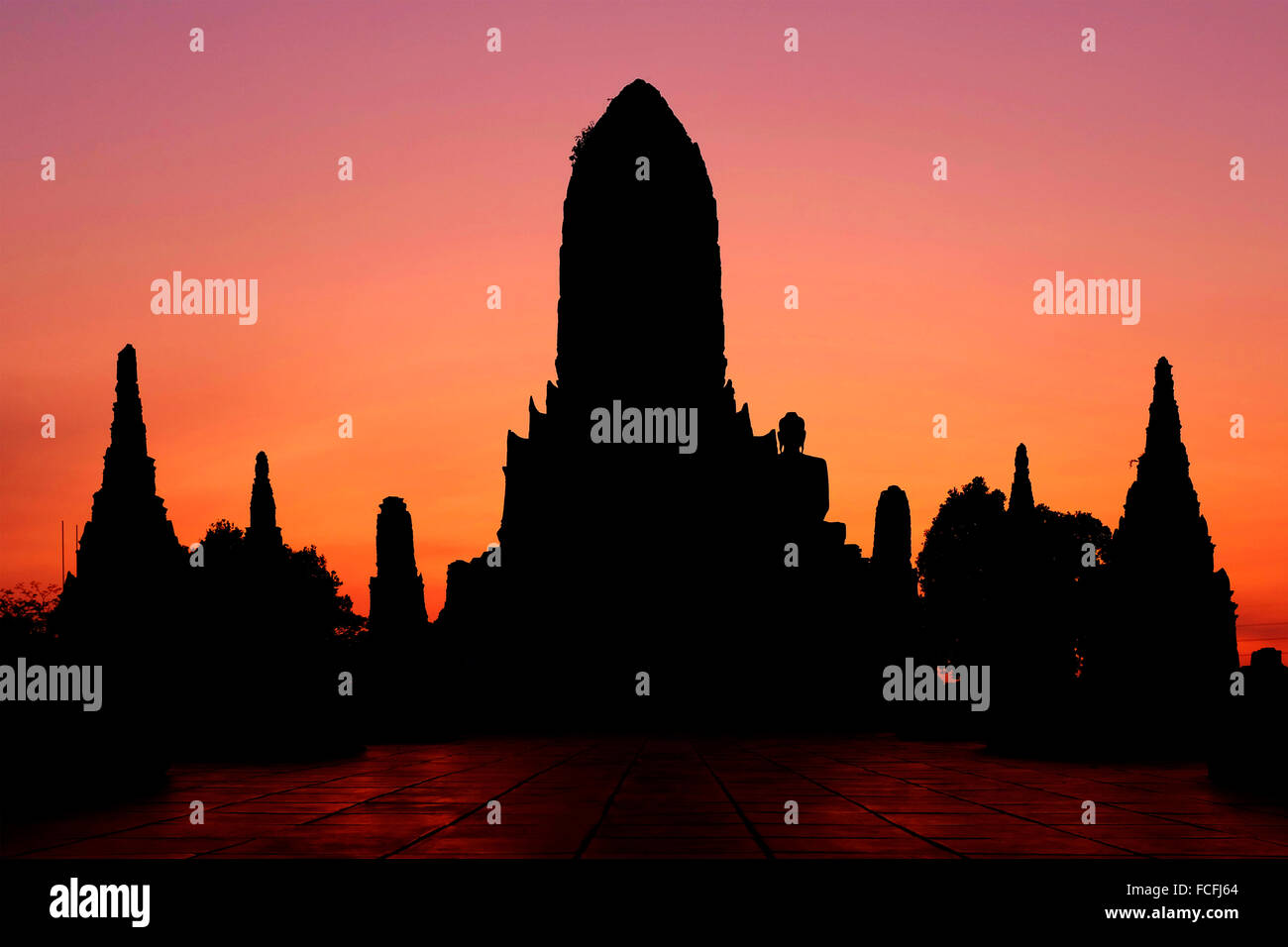 Silhouette of Wat Chaiwatthanaram, Ayutthaya, Thailand Stock Photo